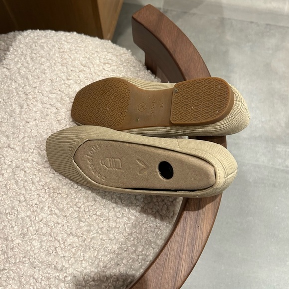 Elegant Women's Black and Beige Flats - Picture 6 of 8